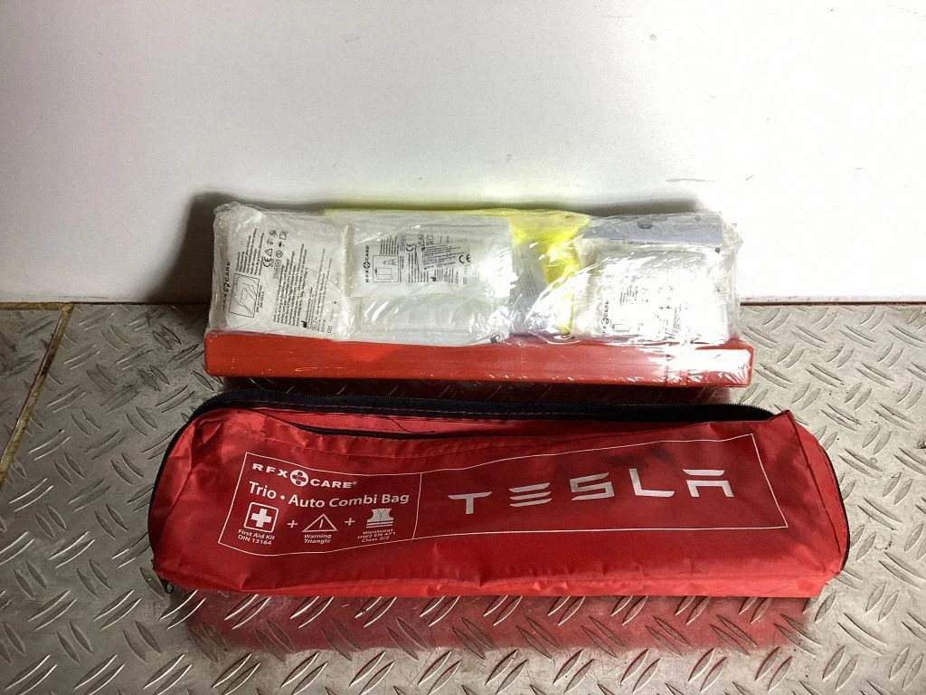 First aid kit – Tesla Model S (2012-)