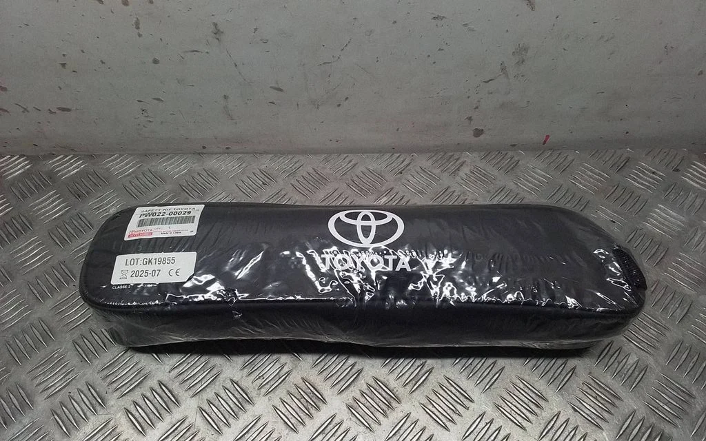 First aid kit – Toyota RAV 4 (XA50) (2018-)
