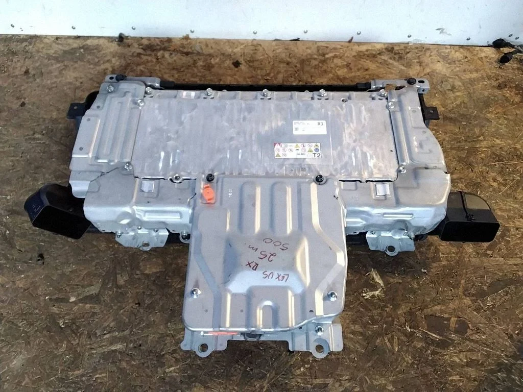 Voltage converter inverter – Lexus RX 450H (2016-)