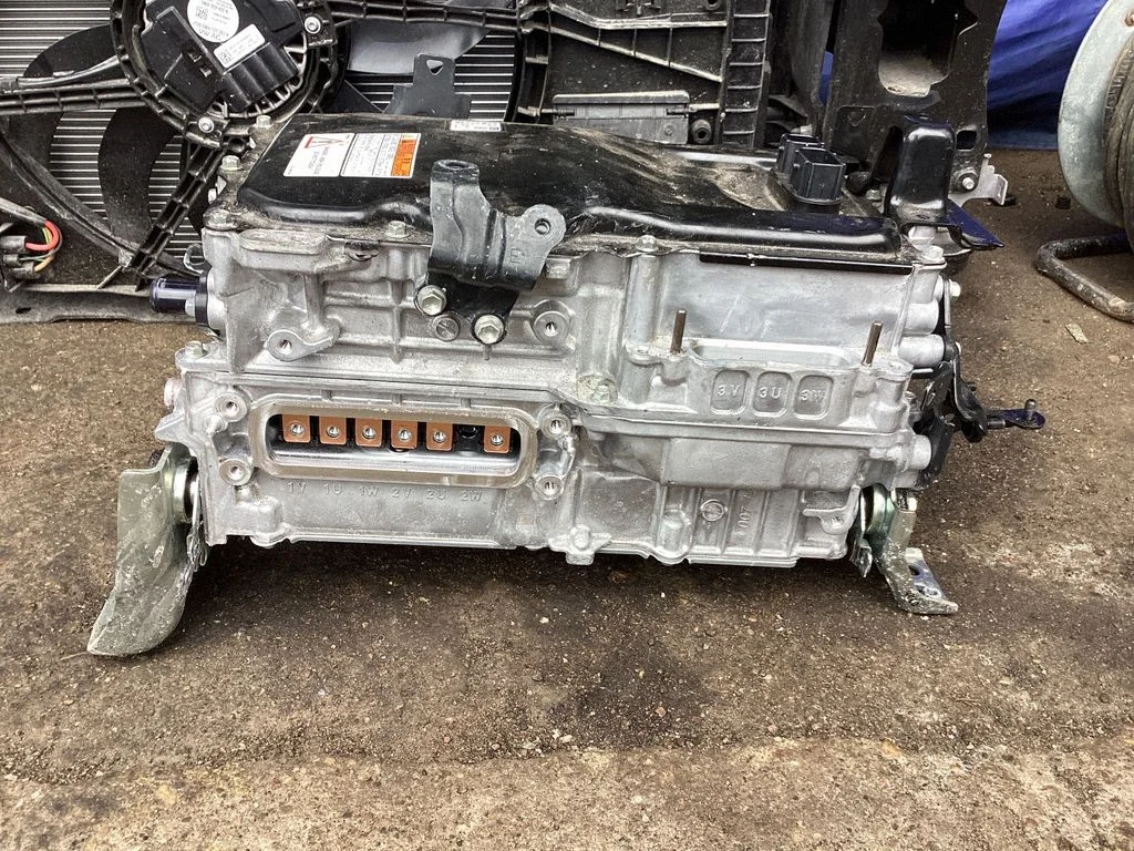 Voltage converter inverter – Lexus NX (2021-)