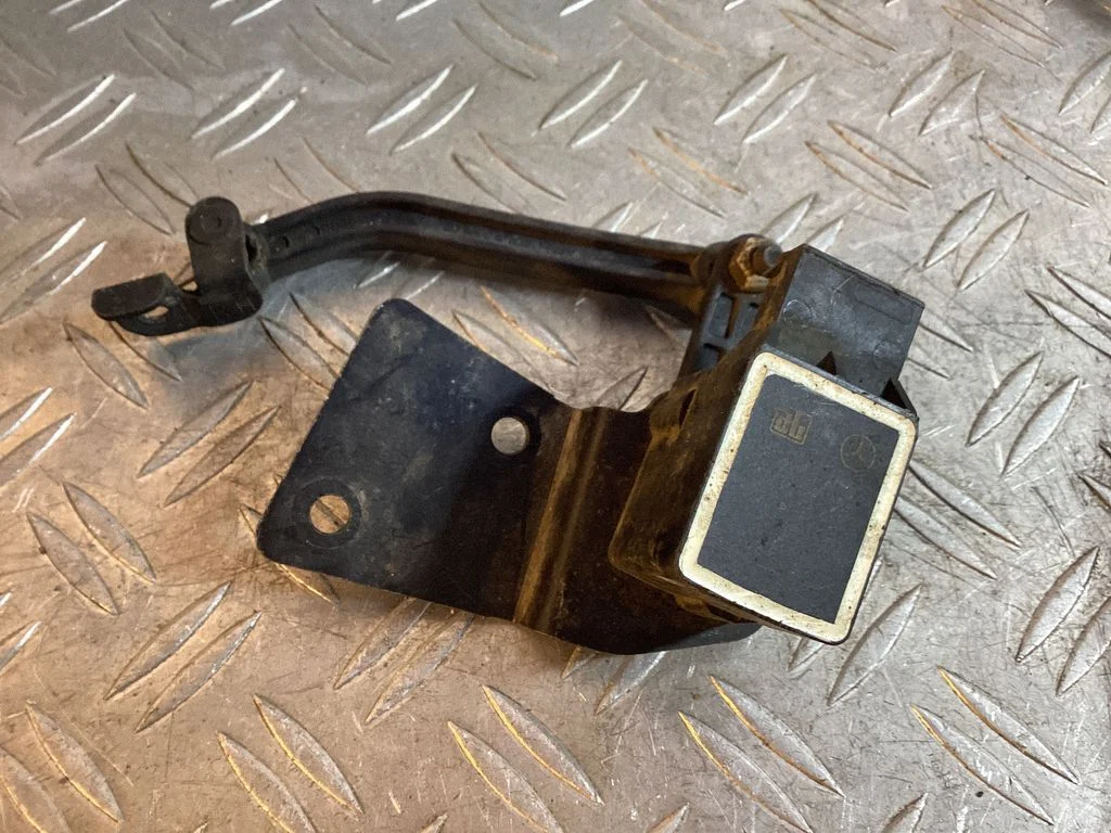 Eesmise vedrustuse kõrgusandur – Mercedes-Benz GL-klass X164 (2006-2012)