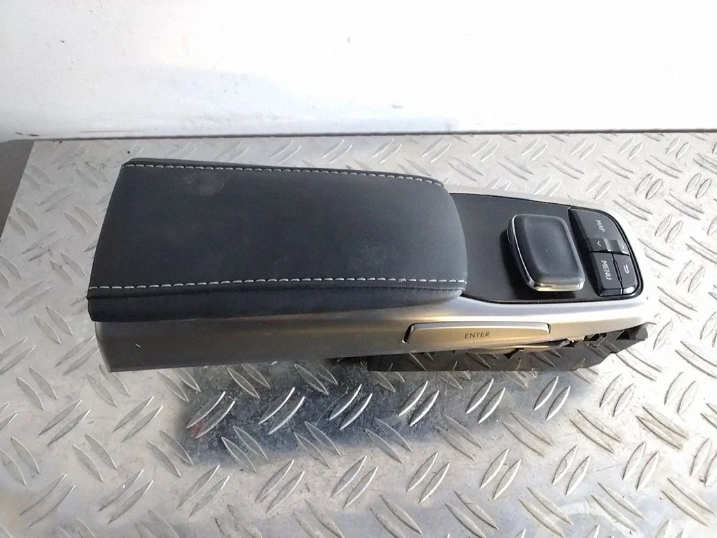 Head unit multimedia control – Lexus RX 450H (2016-)