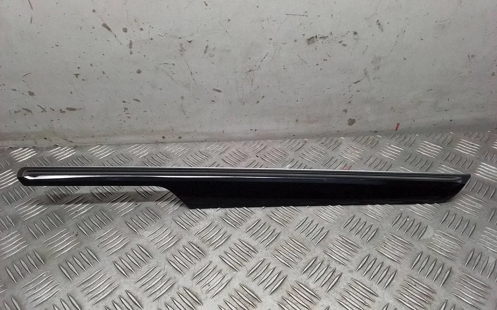 Rear door card trim – Porsche Macan (95B) (2019-)