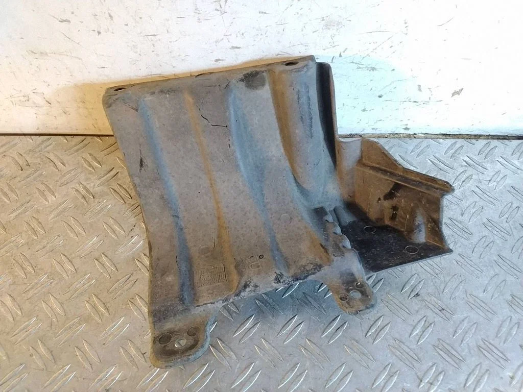 Esistange nurgaosa – Toyota Land Cruiser (J150) (2009-)