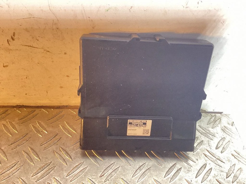Power management control unit – Toyota Prius+ (ZVW40) (2011-2018)