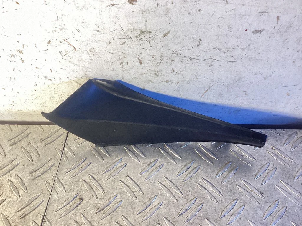 Listwa szyby przedniej – Toyota RAV 4 (XA40) (2012-2018)