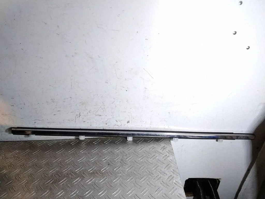 Listwa szyby przedniej – Toyota Land Cruiser (J150) (2009-)