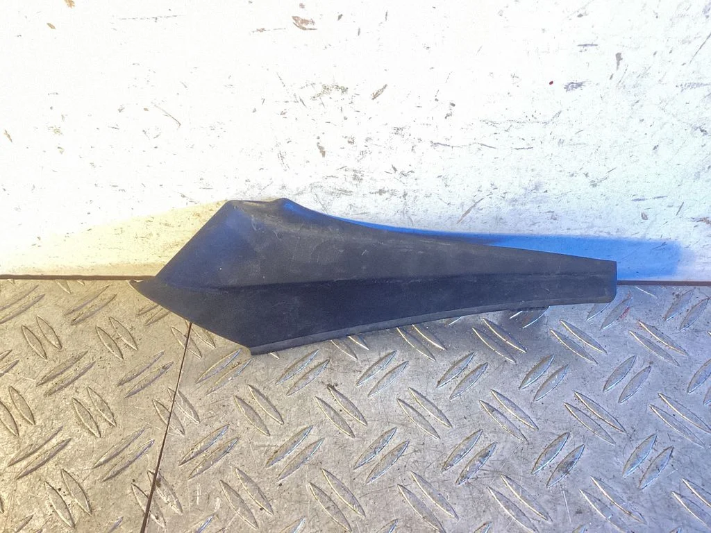 Listwa szyby przedniej – Toyota RAV 4 (XA40) (2012-2018)