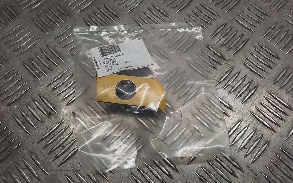 Front parking sensor holder (PDC) – Volkswagen Touareg II (2010-2018)