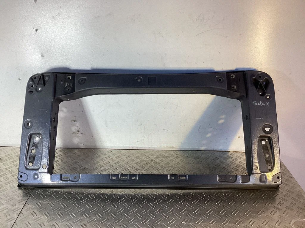 Tagaukse klaasi raam – Tesla Model X (2015-)