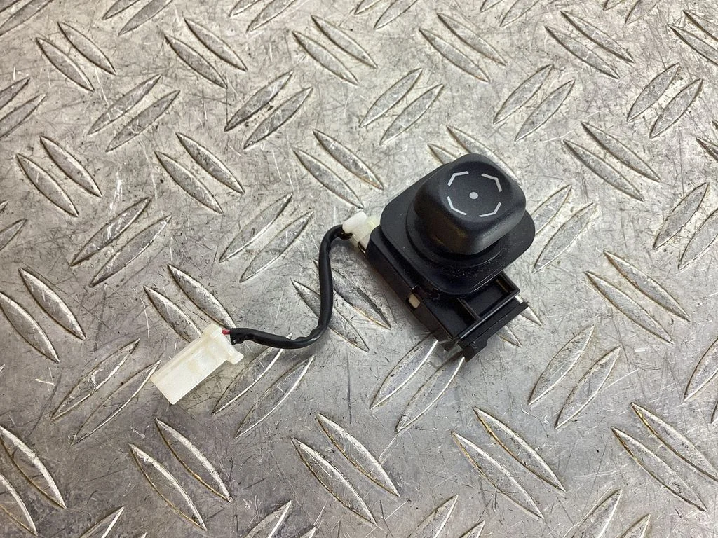 Steering wheel adjustment switch