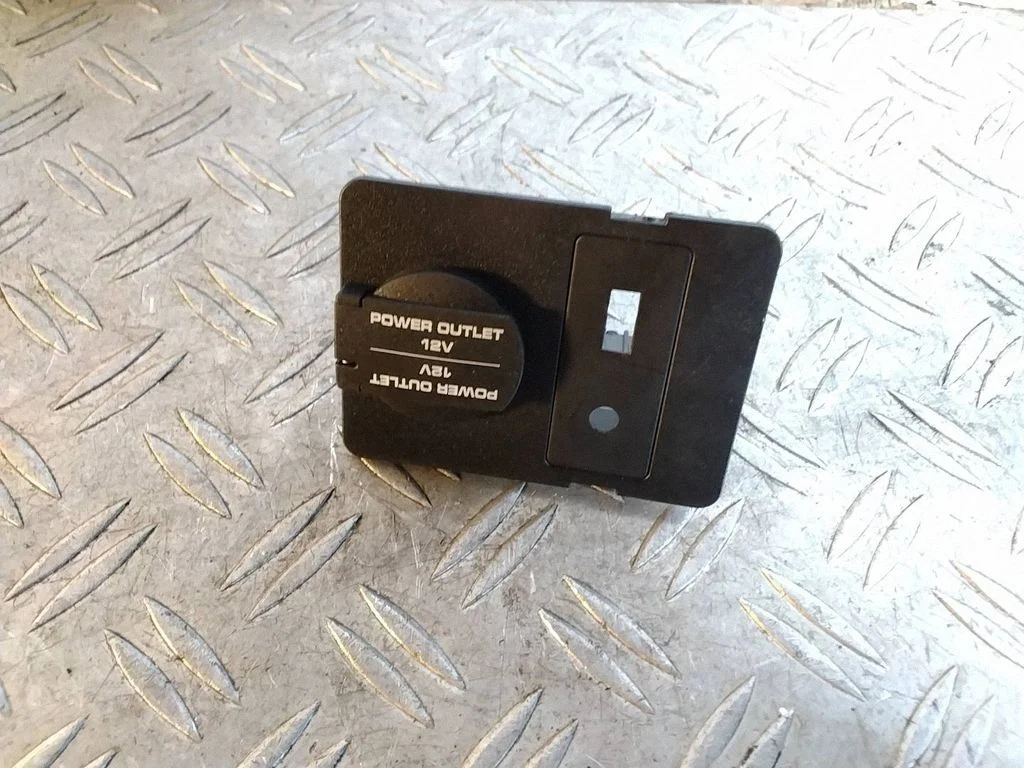 12 V Socket (front) – Porsche 911 991 (2011-2019)