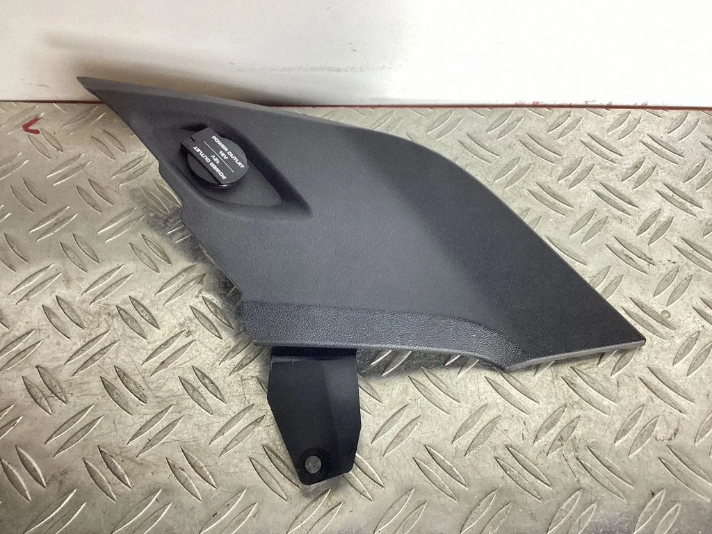 12 V Socket (front) – Porsche 911 991 (2011-2019)