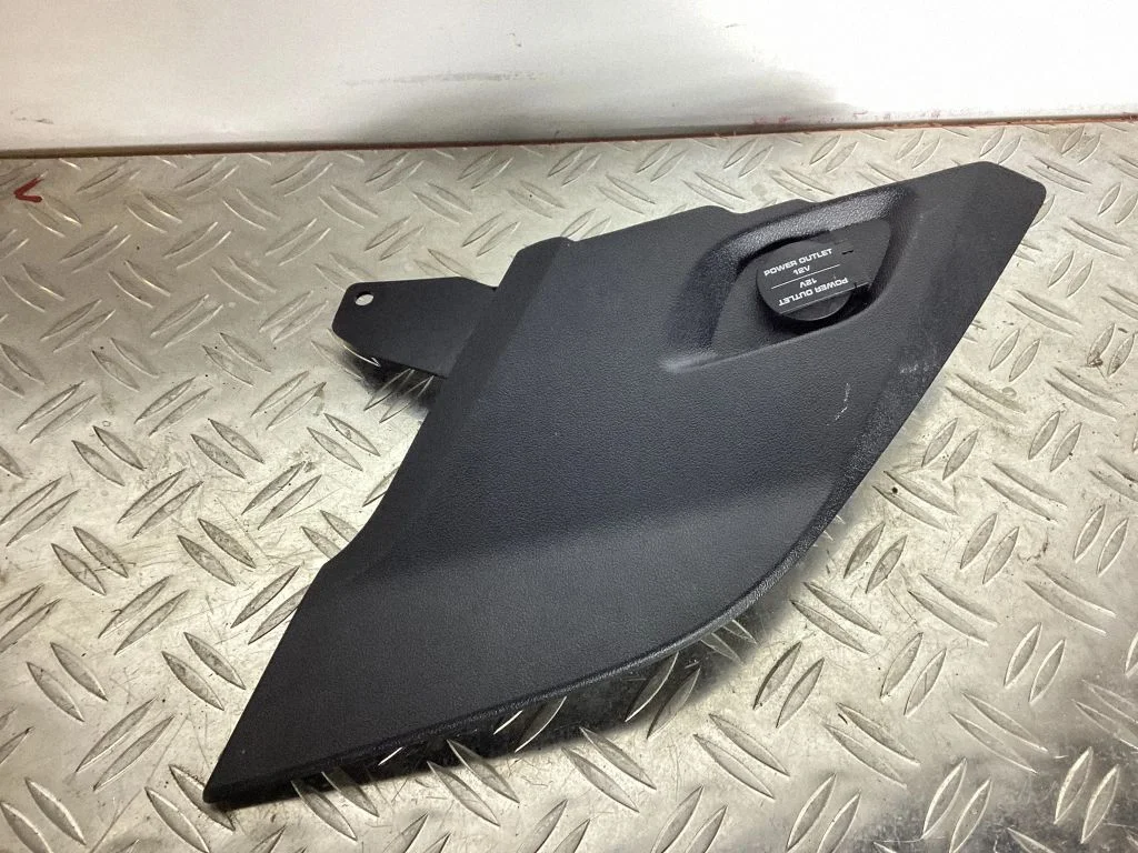 12 V Socket (front) – Porsche 911 991 (2011-2019)