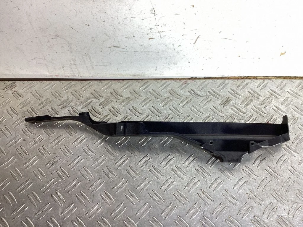 Bonnet wind deflector