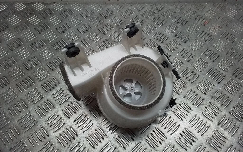 Hübriid-/elektriauto aku jahutusventilaator – Lexus NX (2021-)