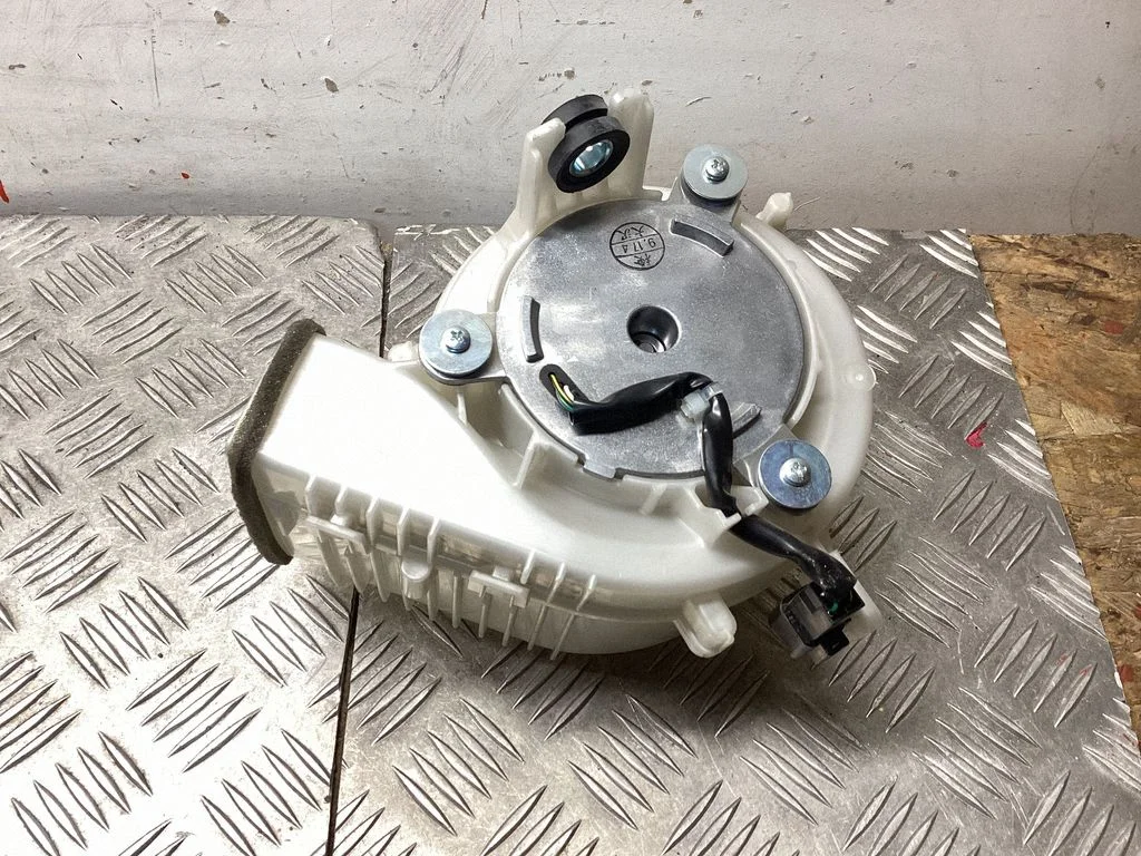Hübriid-/elektriauto aku jahutusventilaator – Lexus NX (2014-2021)