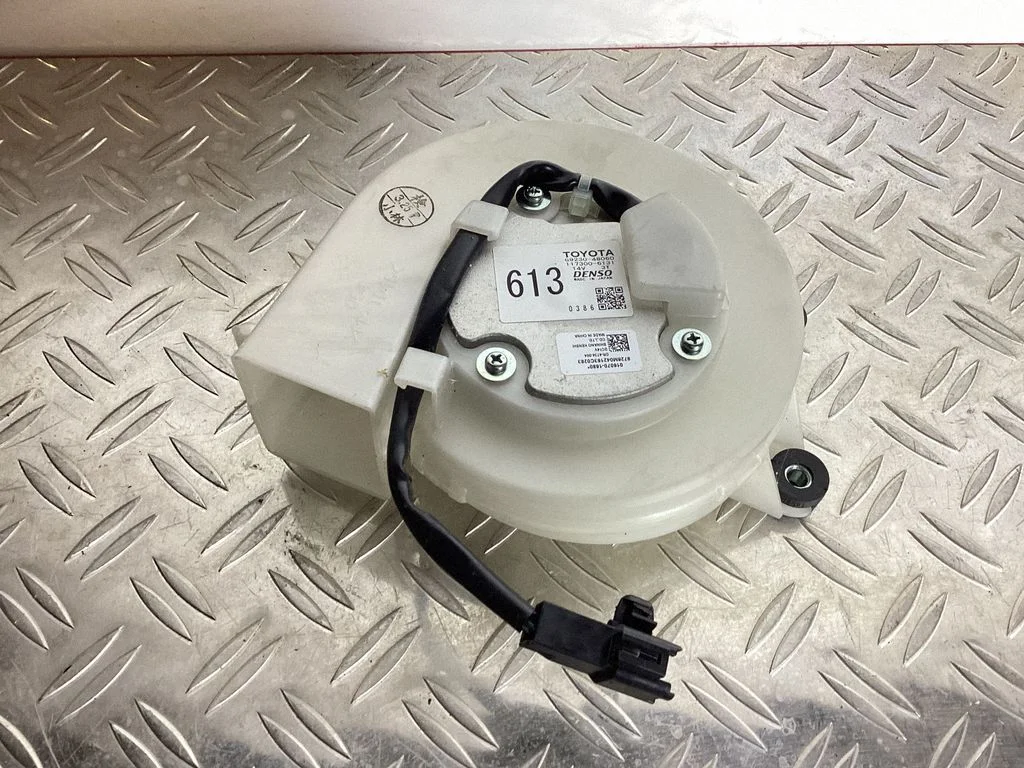 Hübriid-/elektriauto aku jahutusventilaator – Lexus RX 450H (2016-)