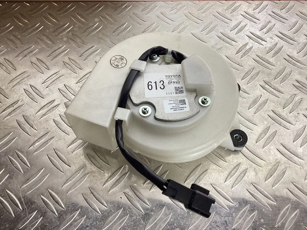 Hübriid-/elektriauto aku jahutusventilaator – Lexus RX 450H (2016-)