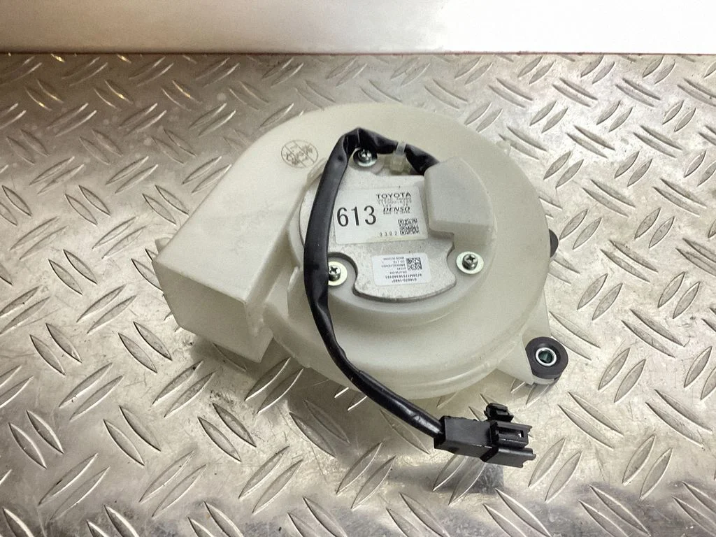 Hübriid-/elektriauto aku jahutusventilaator – Lexus RX 450H (2016-)
