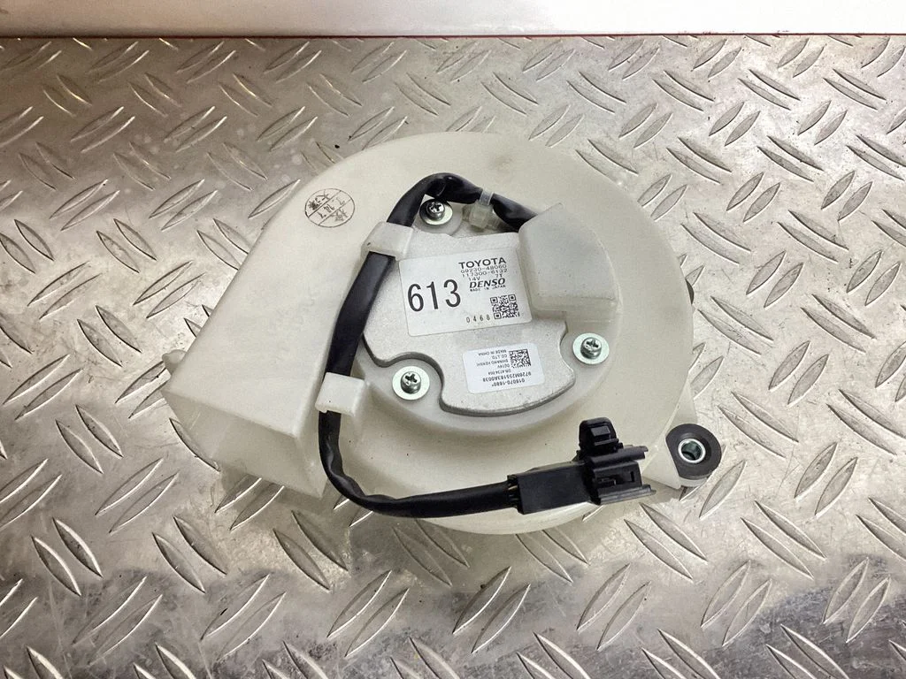 Hübriid-/elektriauto aku jahutusventilaator – Lexus RX 450H (2016-)