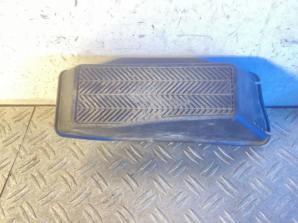 Foot rest pad/dead pedal – Toyota Land Cruiser (J150) (2009-)