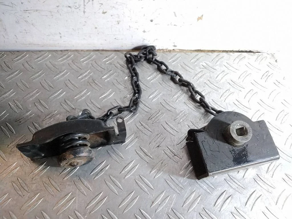 Stub axle – Toyota Land Cruiser (J150) (2009-)