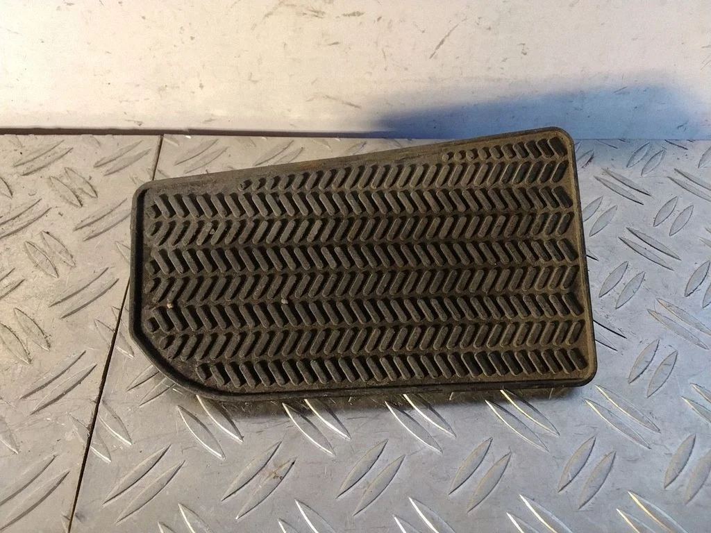 Foot rest pad/dead pedal – Honda CR-V (2007-2012)