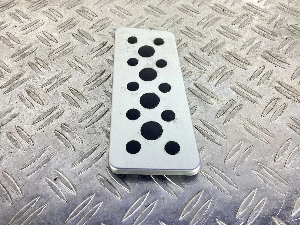 Foot rest pad/dead pedal – Lexus RC (2014-)