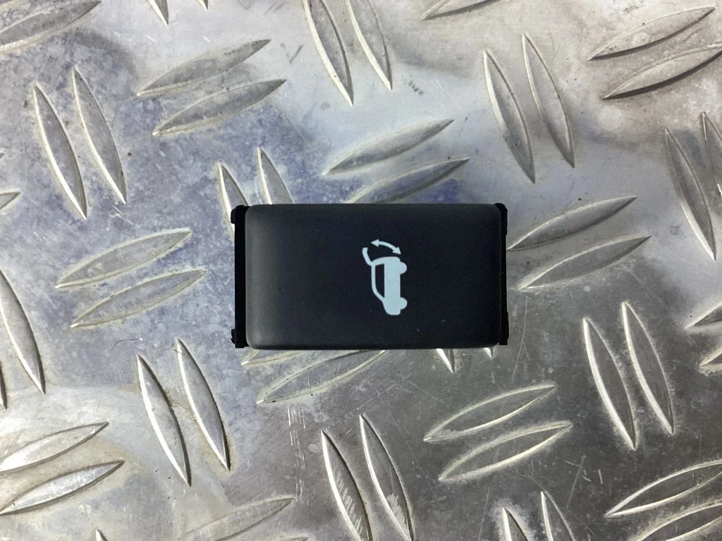 Tailgate opening switch