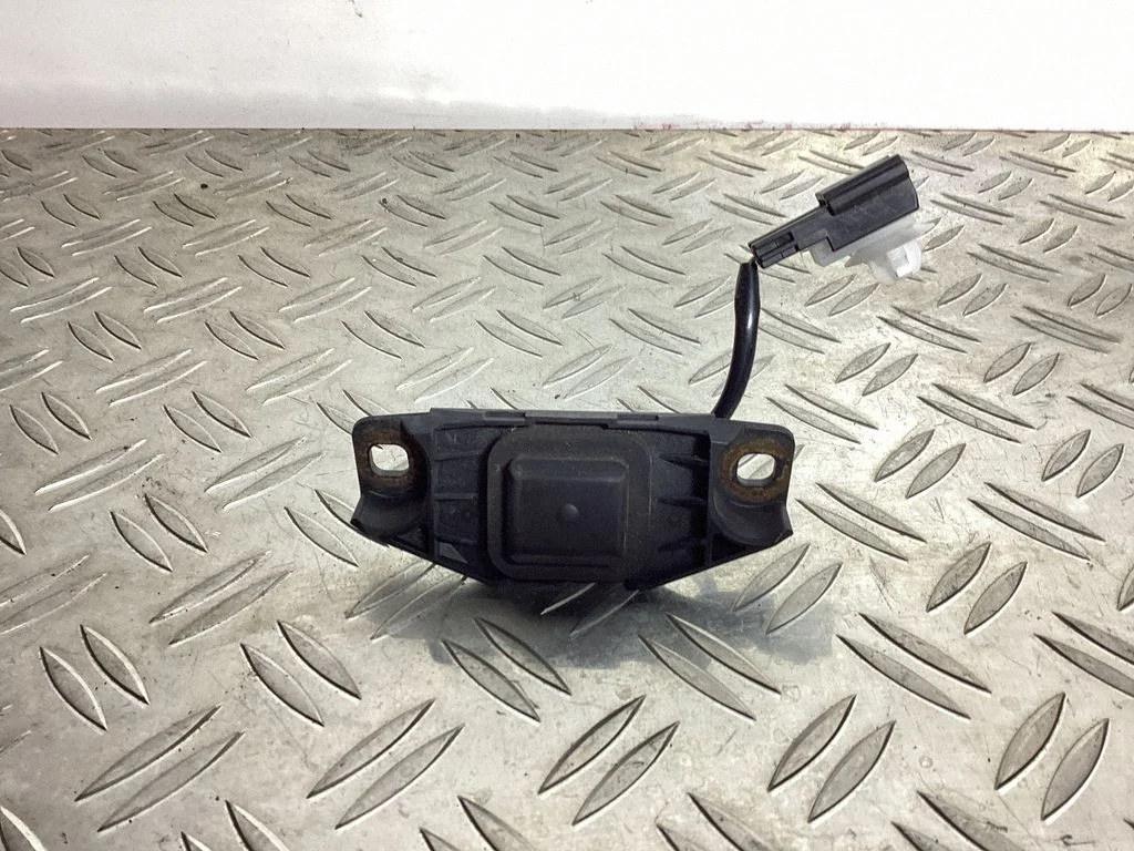 Tailgate opening switch – Lexus GS 250 350 300H 450H (2013-)