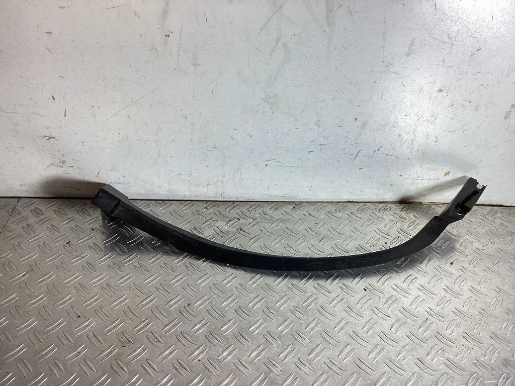 Rear fender molding trim – Lexus RX 450H (2016-)