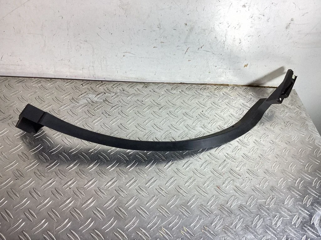 Rear fender molding trim – Lexus RX 450H (2016-)