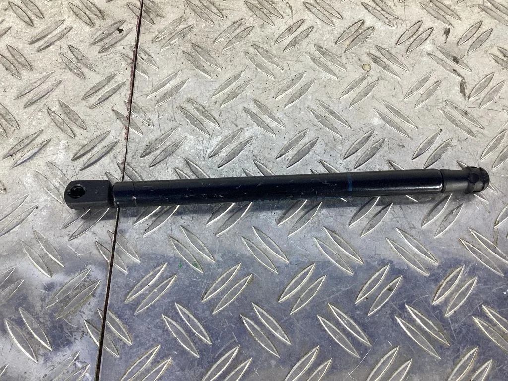 Tailgate strut – Lexus RC (2014-)
