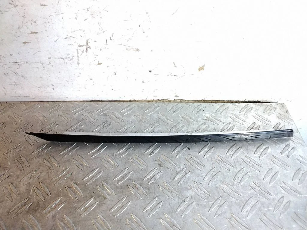 Rear door glass trim molding – Lexus RX 450H (2016-)