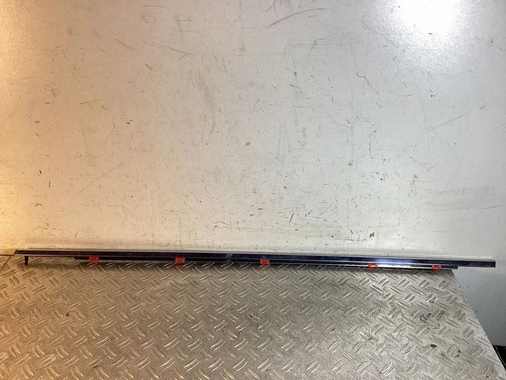 Loading door glass trim molding – Lexus RX III (2008-2015)