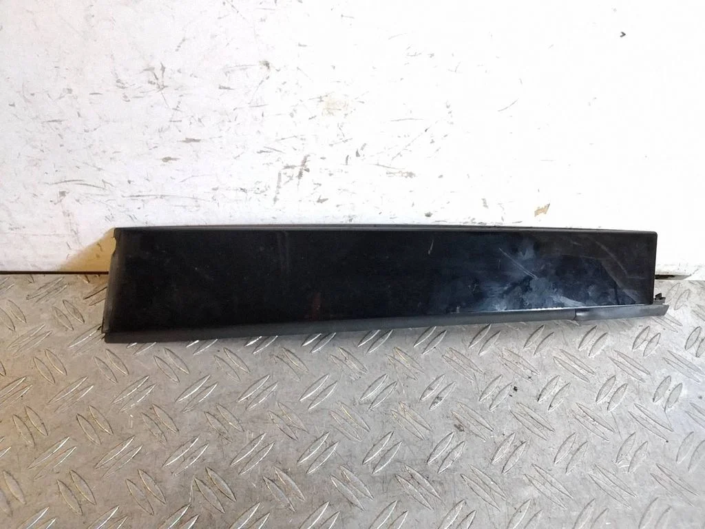 Rear door glass trim molding – Lexus RX 450H (2016-)