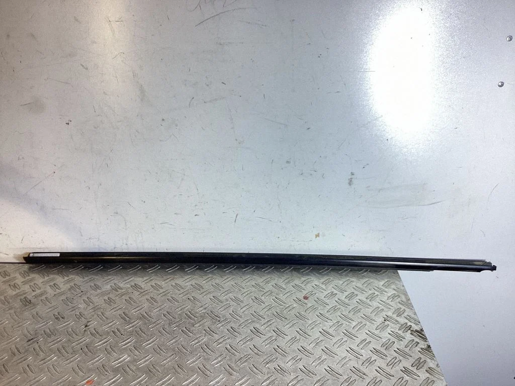 Esiukse klaasi liist 99153708501