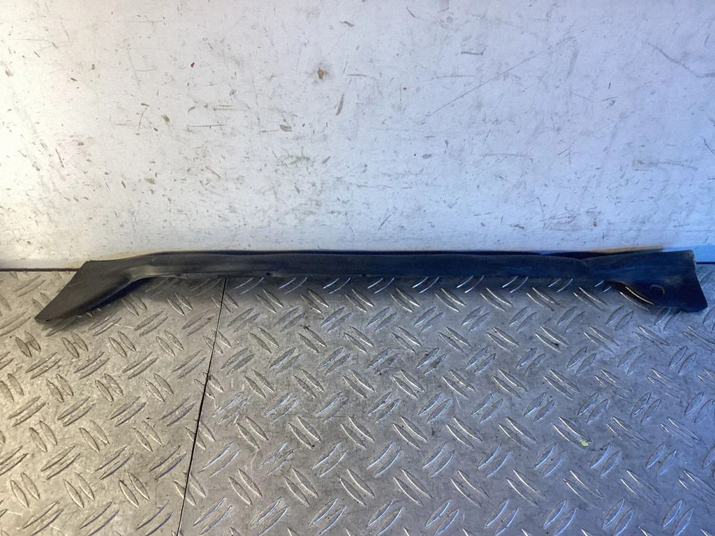 Rear door glass trim molding – Toyota Land Cruiser (J150) (2009-)