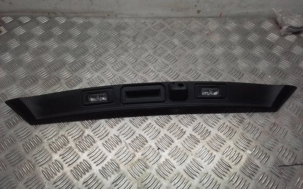 Tagaluugi numbrivalgustuse liist – Porsche Cayenne (9Y0 9Y3) (2018-)
