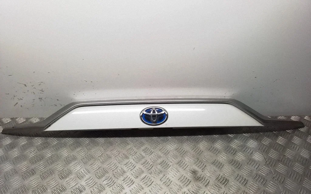 Tagaluugi numbrivalgustuse liist – Toyota RAV 4 (XA50) (2018-)