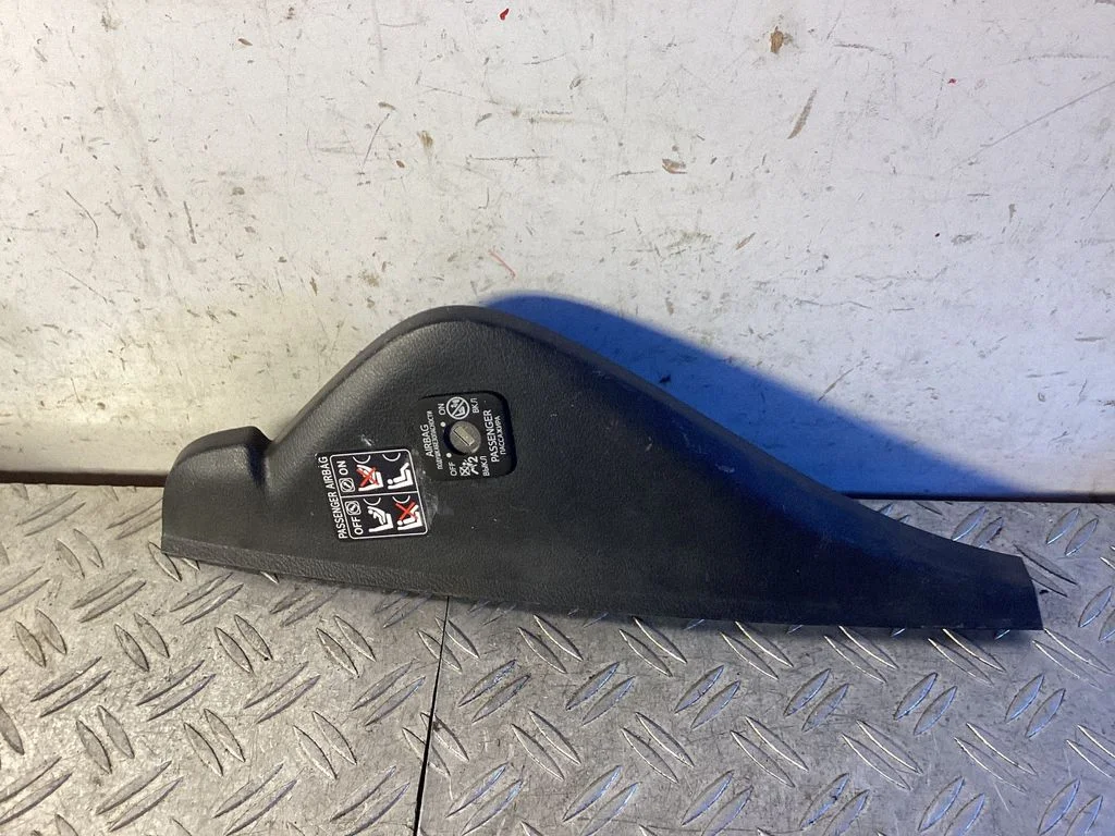 Panel trim – Toyota Land Cruiser (J150) (2009-)