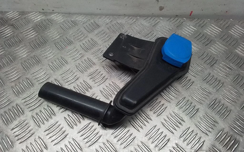 Lamp washer fluid tank – Porsche Macan (95B) (2019-)