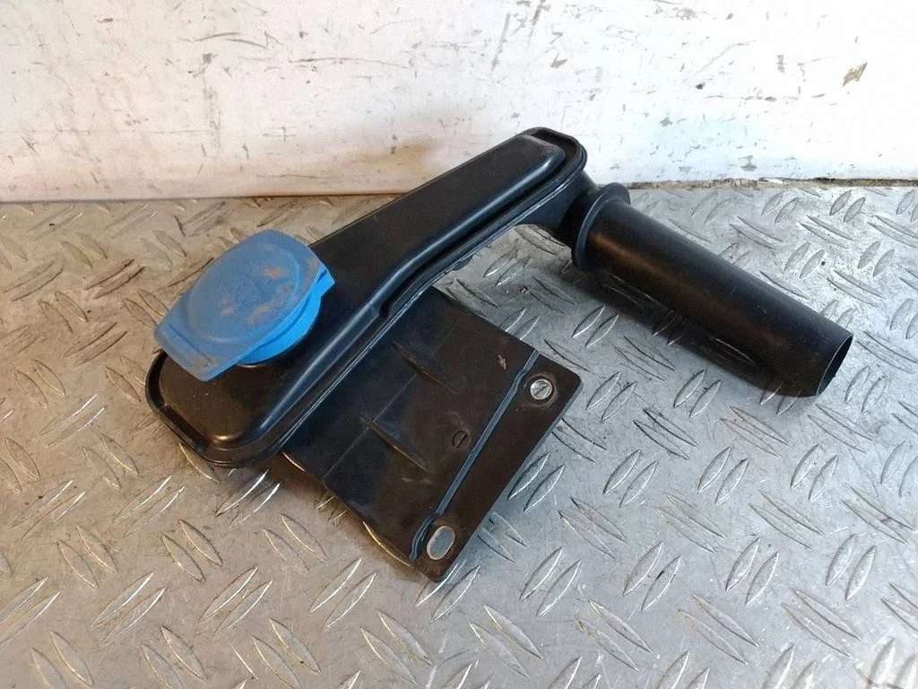 Window washer liquid tank fill tube – Porsche Macan (95B) (2019-)