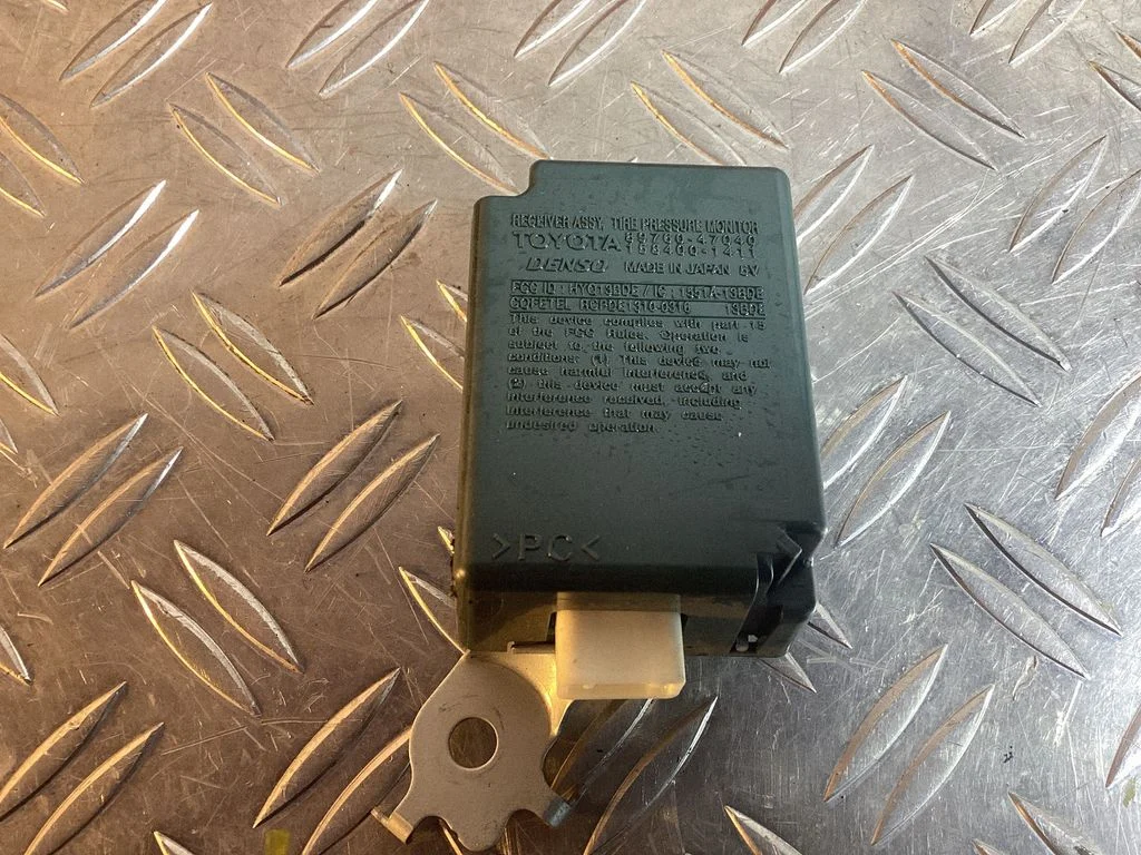 Tire pressure control unit – Toyota Prius+ (ZVW40) (2011-2018)