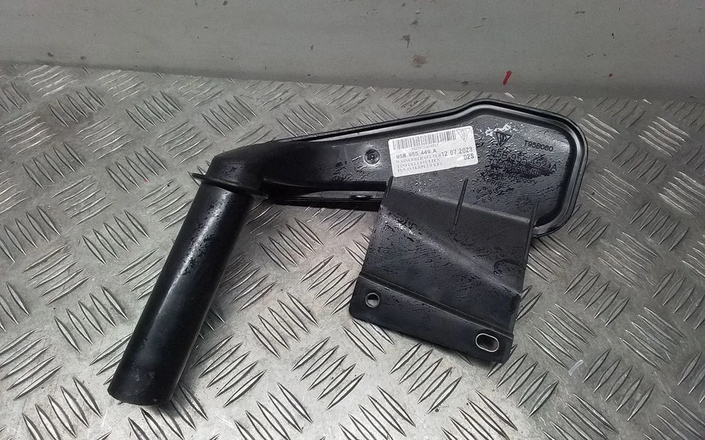 Window washer liquid tank fill tube – Porsche Macan (95B) (2019-)