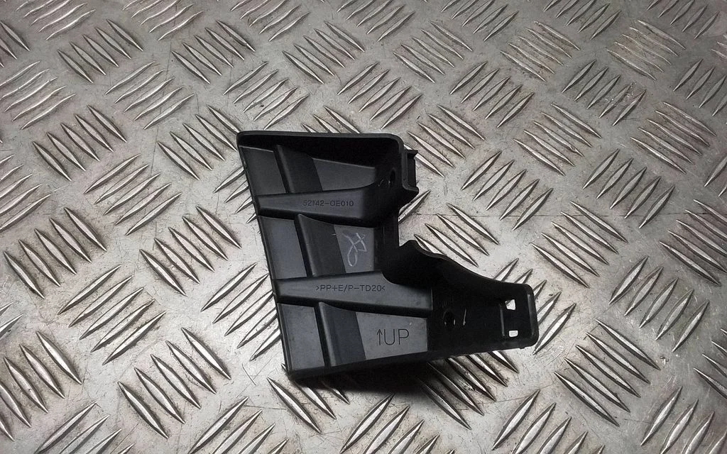 Fog light bracket – Lexus RX 450H (2016-)