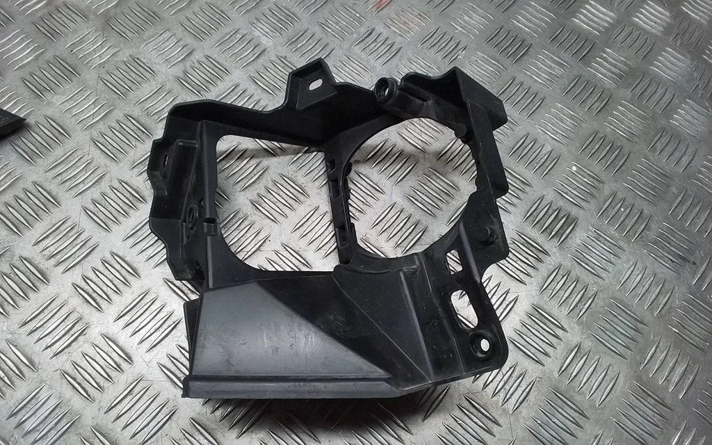 Fog light bracket – Lexus RX 450H (2016-)