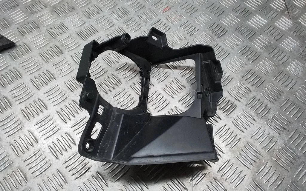 Fog light bracket – Lexus RX 450H (2016-)