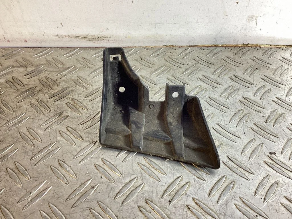 Fog light bracket – Lexus RX 450H (2016-)